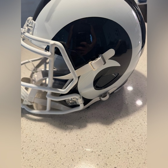 Todd Gurley Signed Los Angeles Rams Riddell Full Size Speed NFL Helmet w COA/Pho - Picture 5 of 12